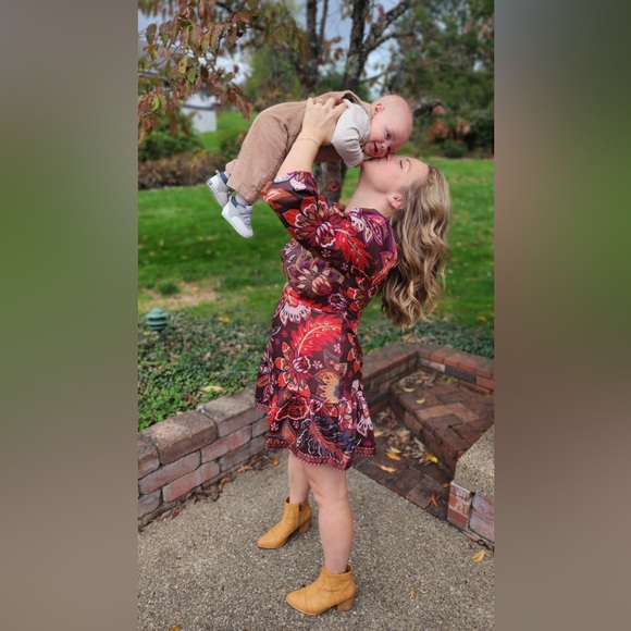 Hey! I’m Kelly Elizabeth - - Picture 4 of 4